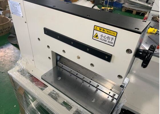 Bom preço. V Cut PCB Depaneling Machine garantindo o mínimo de esforço mecânico sobre PCBs durante o processo de despanel para melhor rendimento online